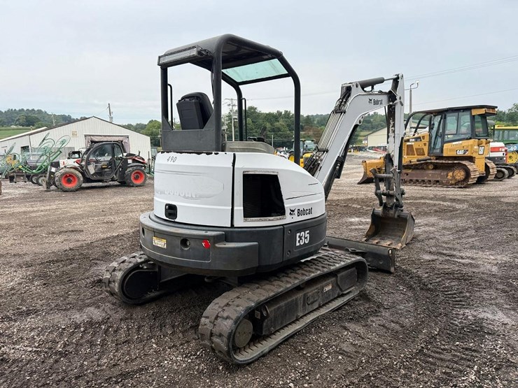 2011-bobcat-e35-image-4