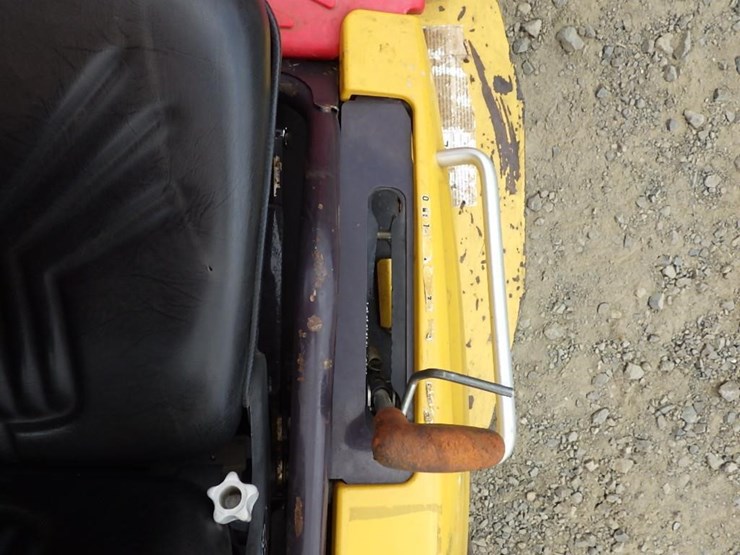 canycom-cmx2402-ride-on-mower-image-17