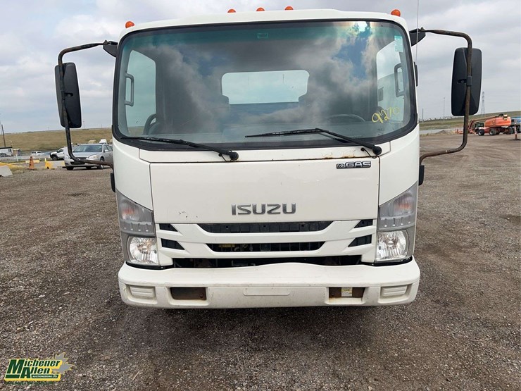 2017-isuzu-npr-image-9