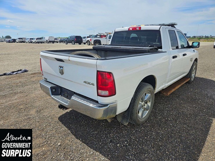 2019-ram-1500-classic-image-23