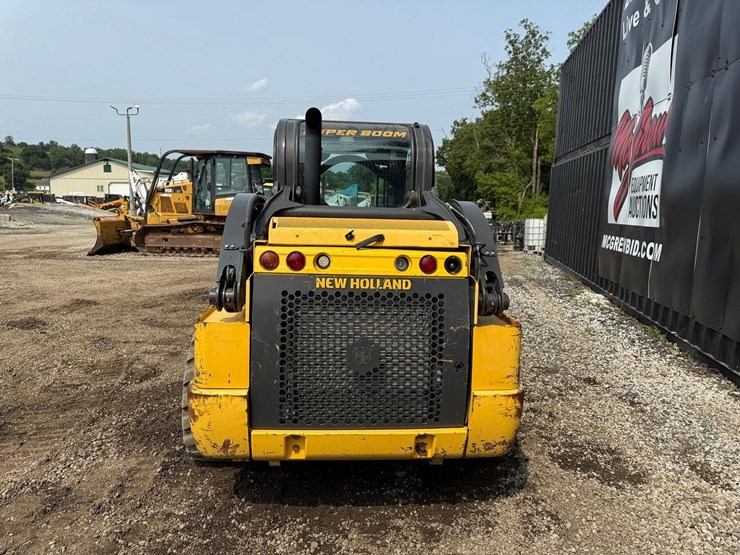 new-holland-l220-image-3