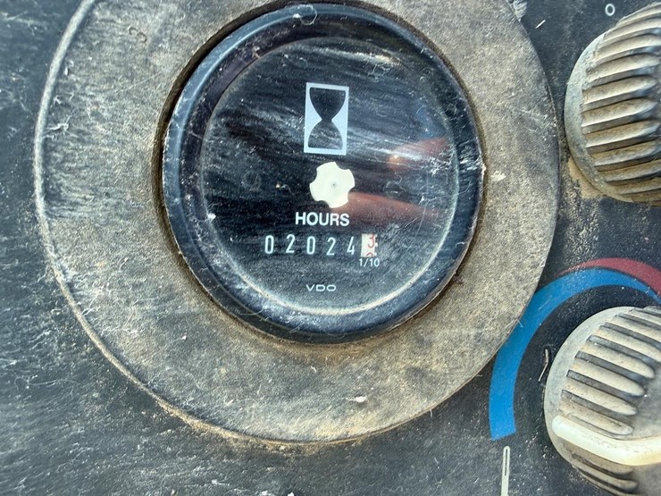 2024-deere-310e-image-24