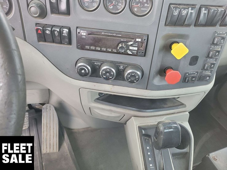 2018-peterbilt-579-image-22