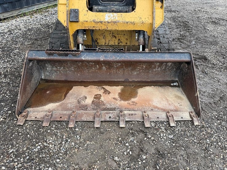 2016-caterpillar-259d-image-9