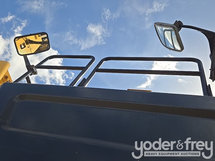 2019-caterpillar-336-image-65