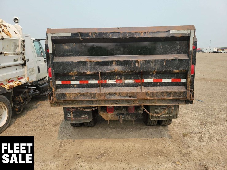 2007-freightliner-m2-106-image-7