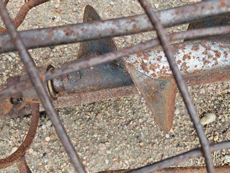 hutchinson-8x52-image-11