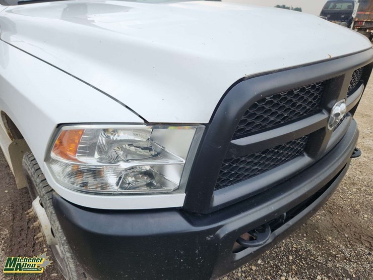 2016-dodge-3500-image-38