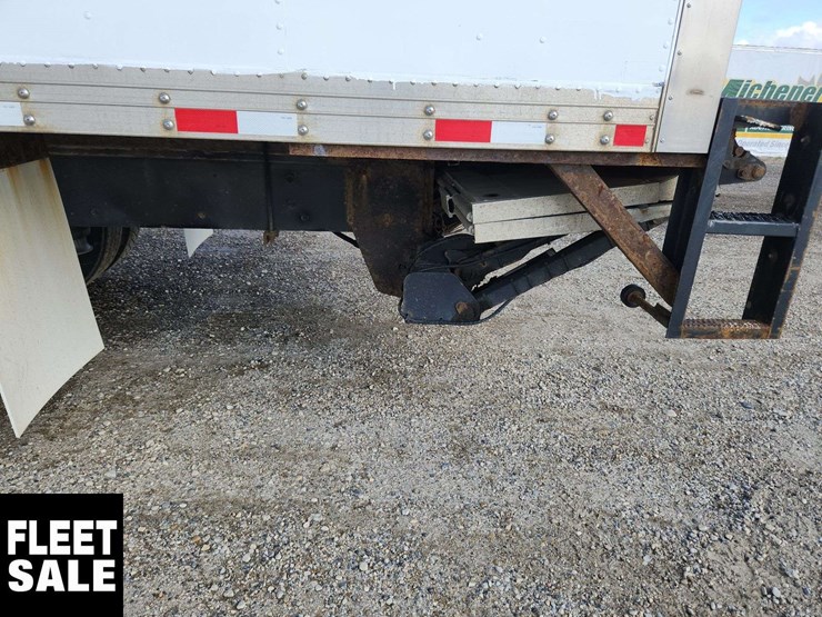 2015-freightliner-m2-106-image-49