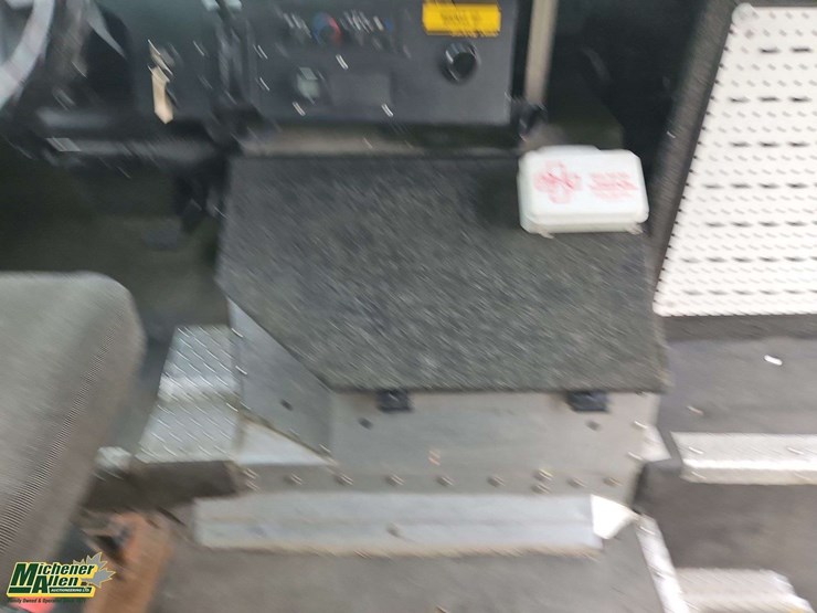 2016-freightliner-mt45-image-40