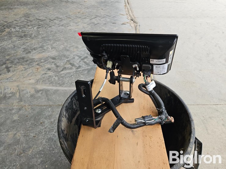 2023-john-deere-g5-plus-universal-display-image-3