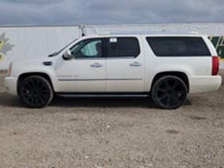 cadillac-escalade-esv-image-5