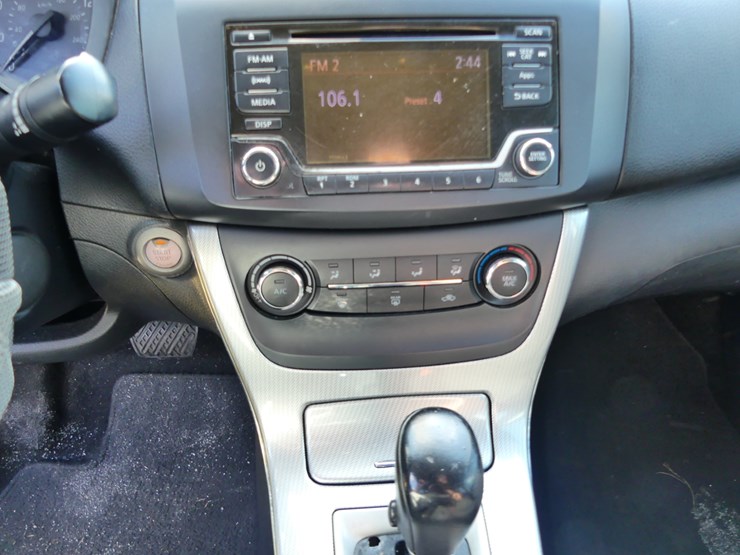 2015-nissan-sentra-image-13
