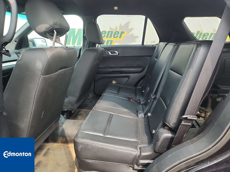 2016-ford-explorer-image-24