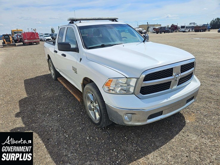 2019-ram-1500-classic-image-33