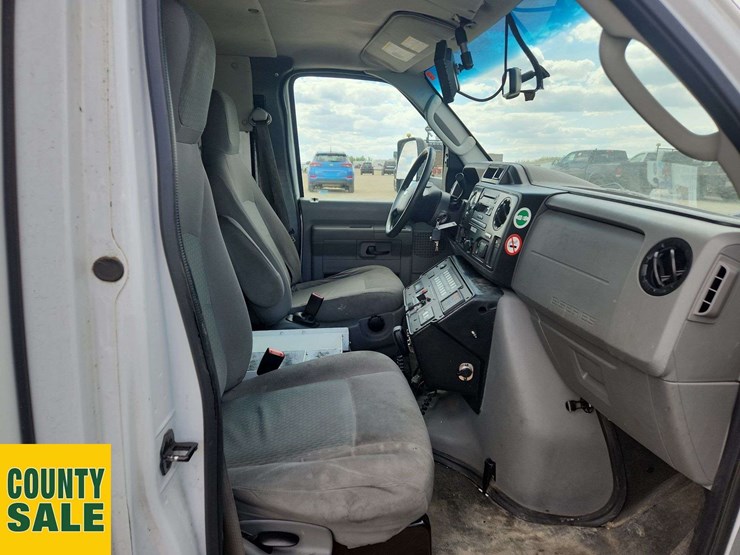 2018-ford-e450-image-24