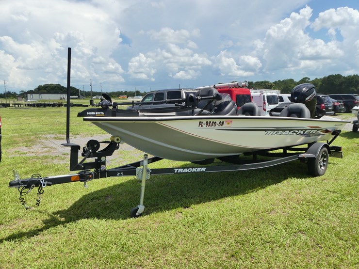 2020-basstracker-17.5'-aluminum-bass-boat-image-1