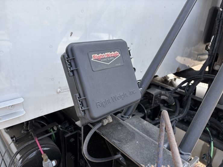 2020-peterbilt-579-image-27
