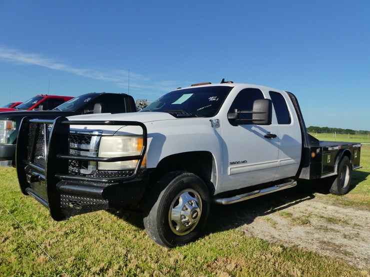 2011-chevrolet-3500hd-image-1