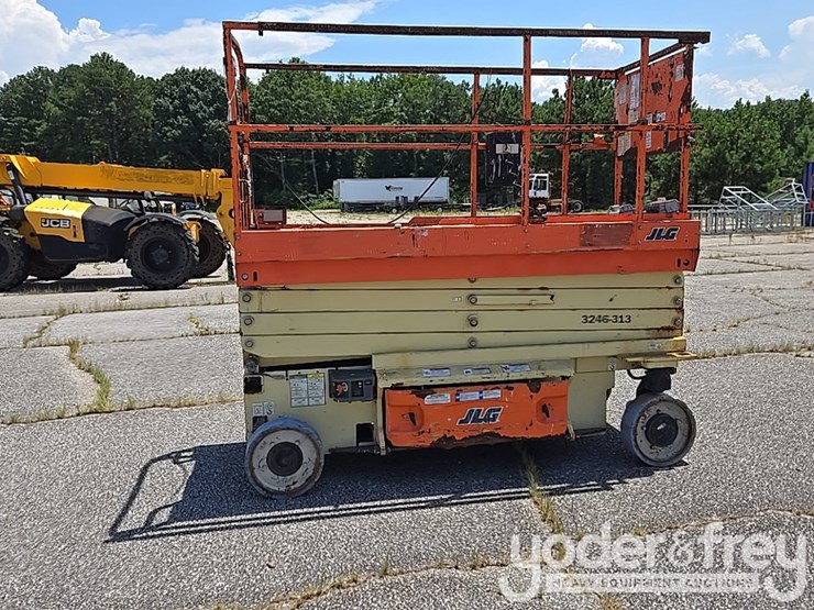 2016-jlg-3246es-image-6