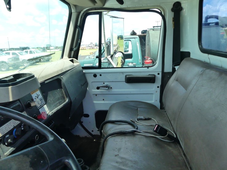 2001-international-4800-image-15