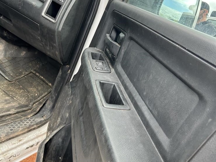 2018-ram-2500-tradesman-image-30