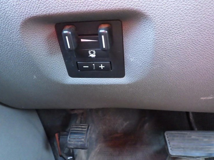 2013-chevrolet-2500-image-32