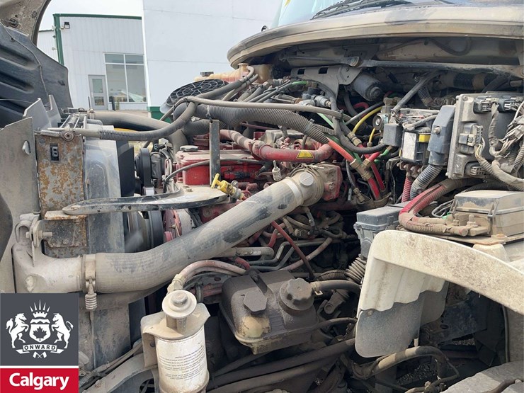 2016-freightliner-m2-106-image-23