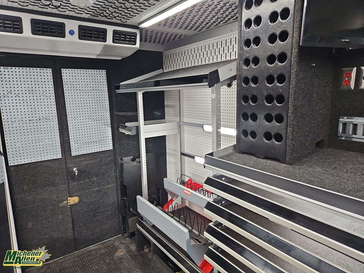 2016-freightliner-mt45-image-28