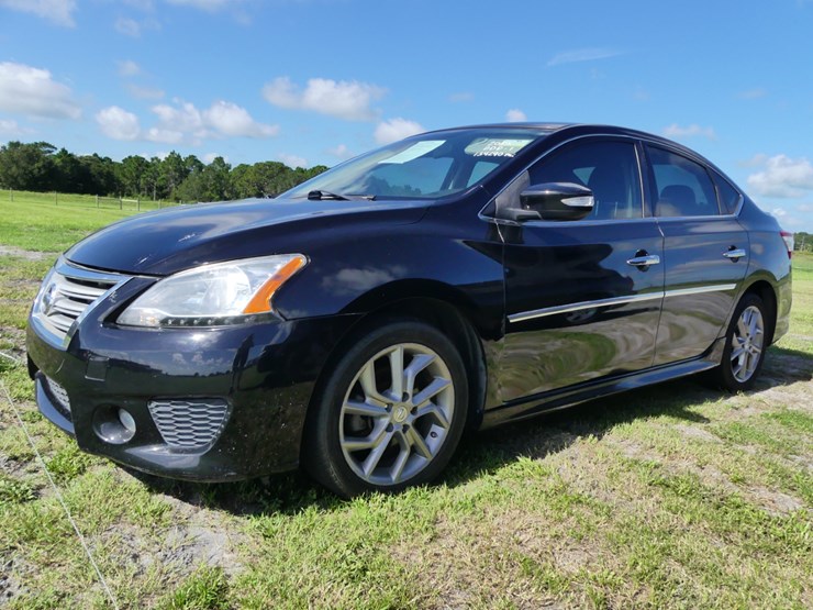 2015-nissan-sentra-image-1