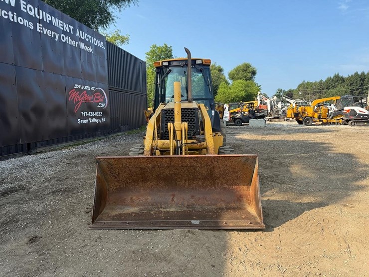 2024-deere-310e-image-7