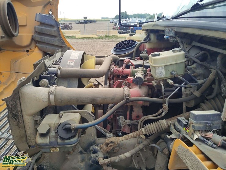 2013-freightliner-b2-image-21