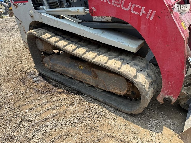 2015-takeuchi-tl12-image-13