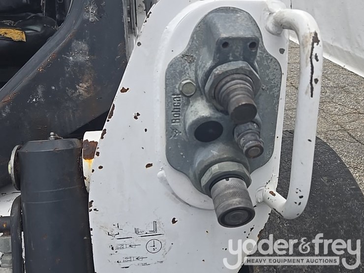 2015-bobcat-s770-image-22