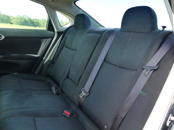 2015-nissan-sentra-image-8