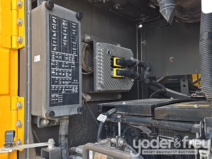 2020-volvo-ec300el-image-32