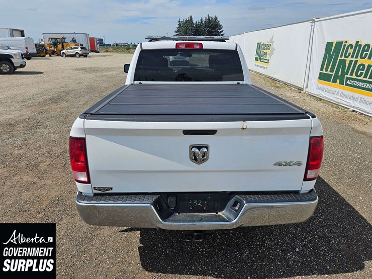 2019-ram-1500-classic-image-12