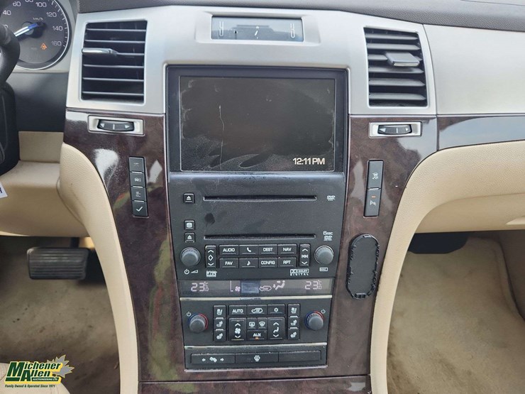 cadillac-escalade-esv-image-12