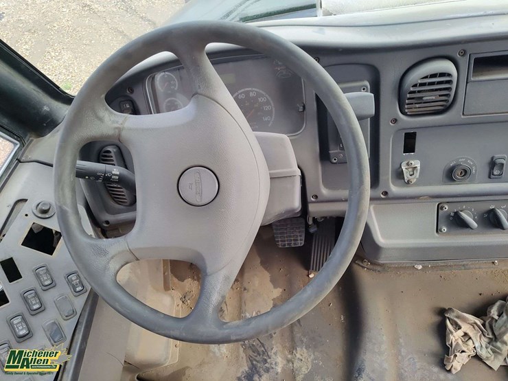2013-freightliner-b2-image-8