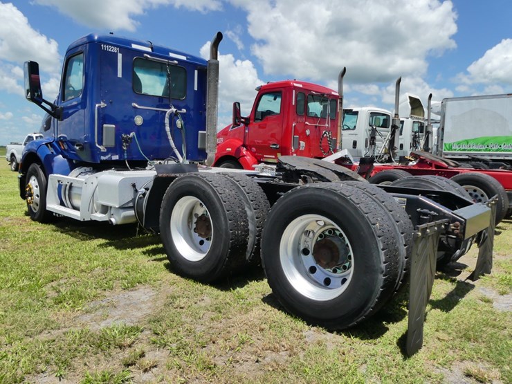 2017-peterbilt-579-image-4