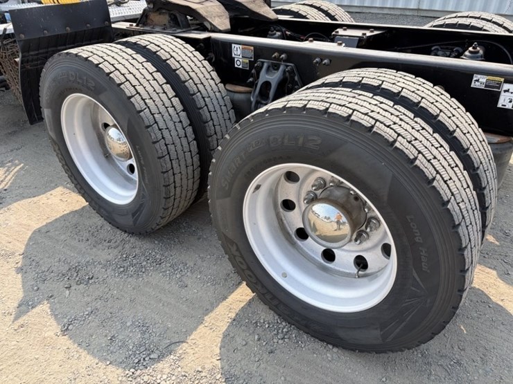 2020-peterbilt-579-image-18