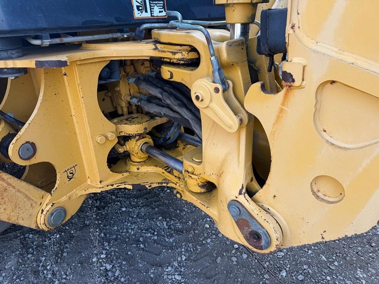 2024-deere-310e-image-19