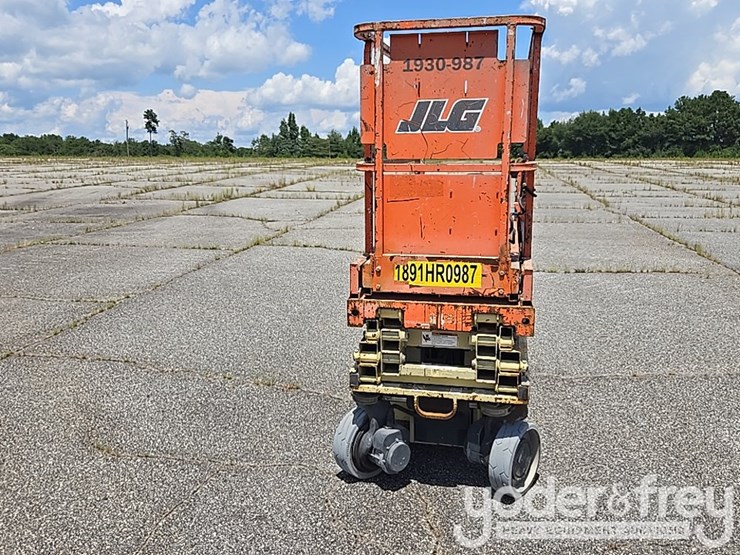 2017-jlg-1930es-image-8