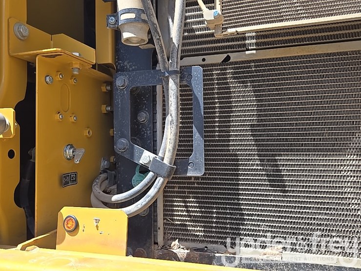 2019-caterpillar-336-image-35