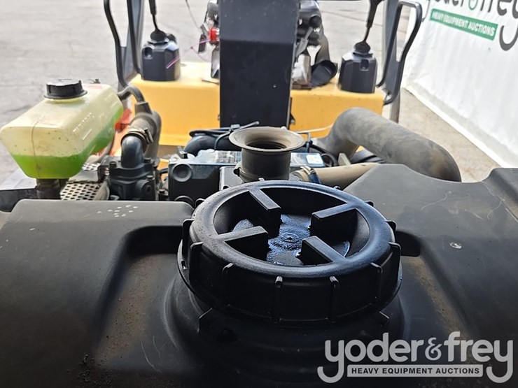 2010-dynapac-cc1200-image-18