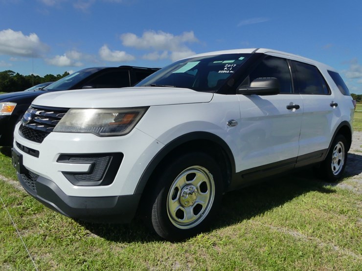 2017-ford-explorer-image-1