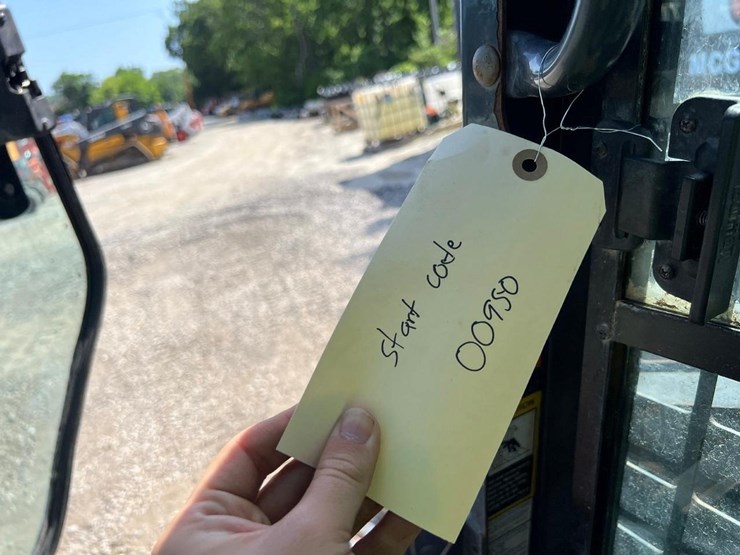 2019-deere-317g-image-23
