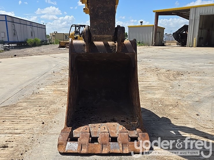 2019-caterpillar-336-image-22