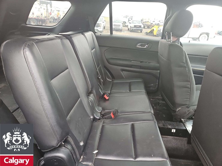 2019-ford-explorer-image-16