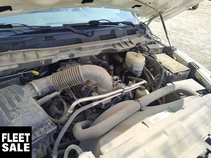2013-dodge-3500-image-26